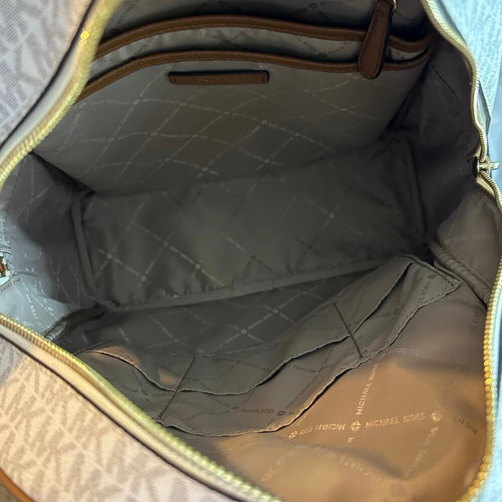 ♡ Michael Kors Backpack - Picture 4 of 15